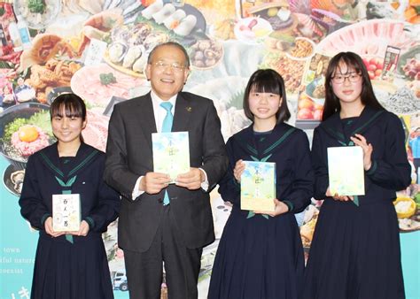 佐伯市本匠の俳句文化「復活させたい」 地元中学校卒業の3人が .